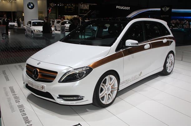 Mercedes B-class E-cell Plus concept uses electric drive combined with a three-pot petrol engine.